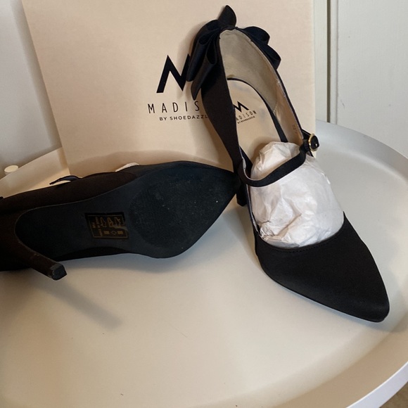 MADISON Black Fabric Mary Jane Pump with Bow Detail - Picture 3 of 6